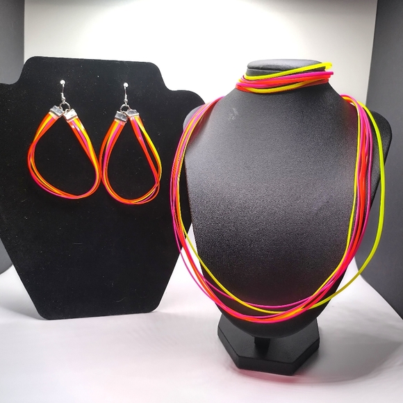 GLOW NECKLACE - Picture 2 of 11